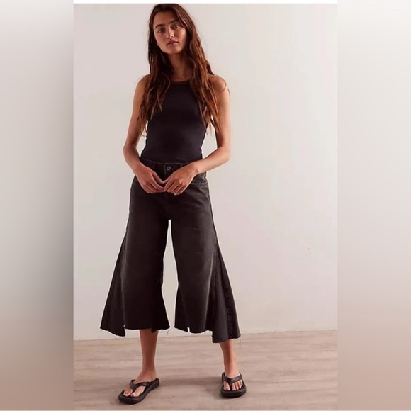 Free People We The Free Ripple Wide Leg Cropped Thrashed Deconstructed Jeans NWT - Picture 1 of 15